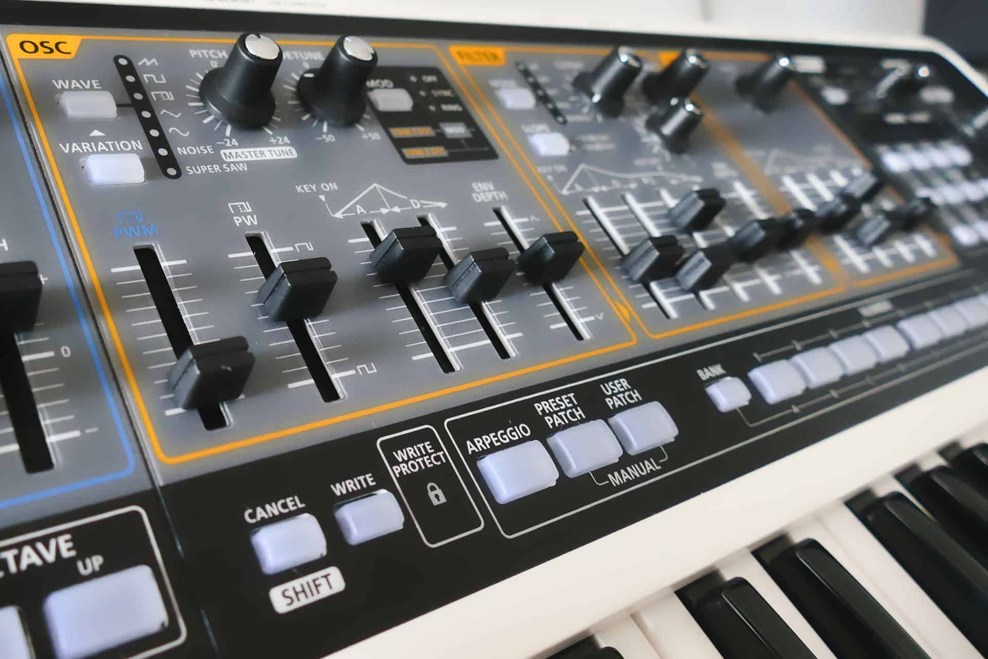 roland gaia sh-01 synthesizer review