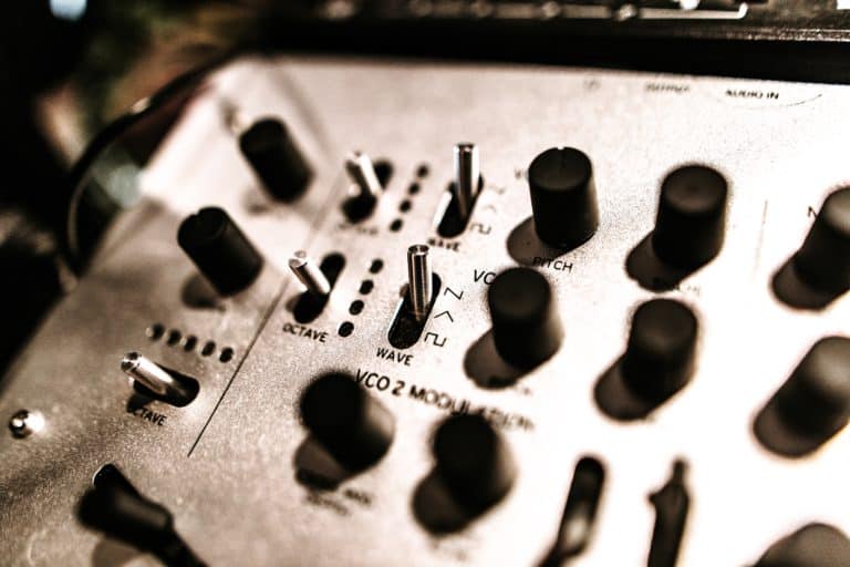 How to Use a Synthesizer | The 7 Main Components of a Synthesizer