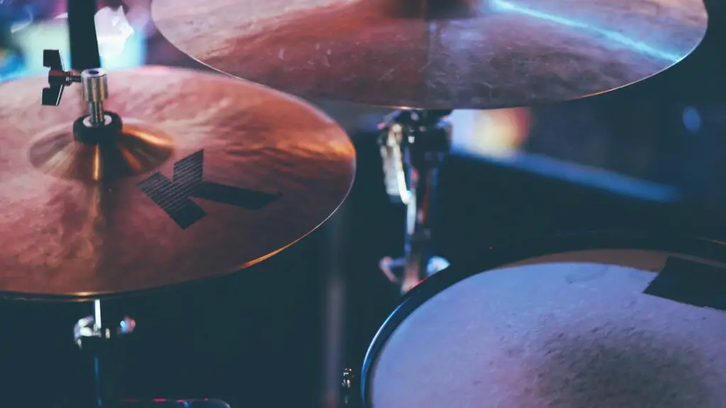 how to record drums with one microphone - drum kit close up
