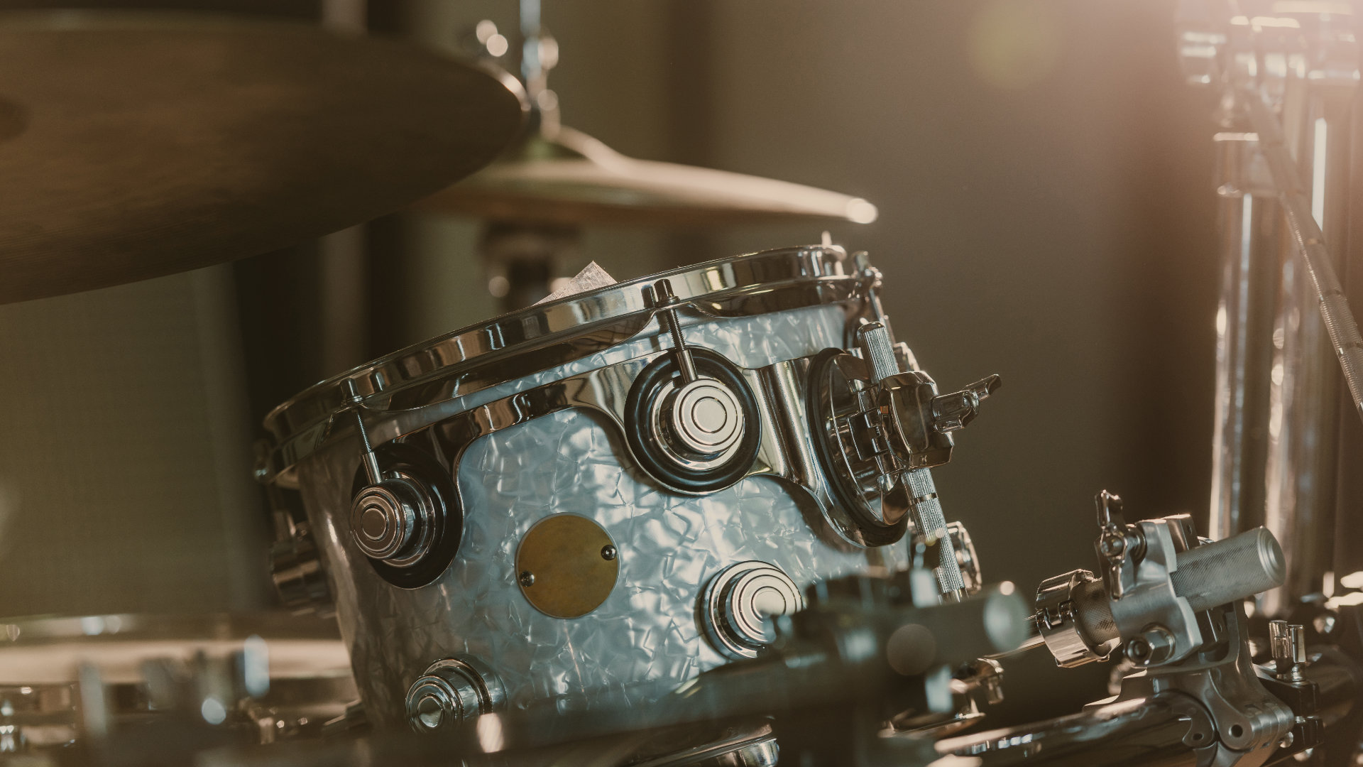 how to tune drums for recording - decibel peak academy
