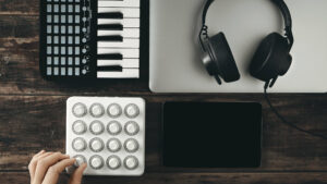 minimalist music production setup 2021 - decibel peak