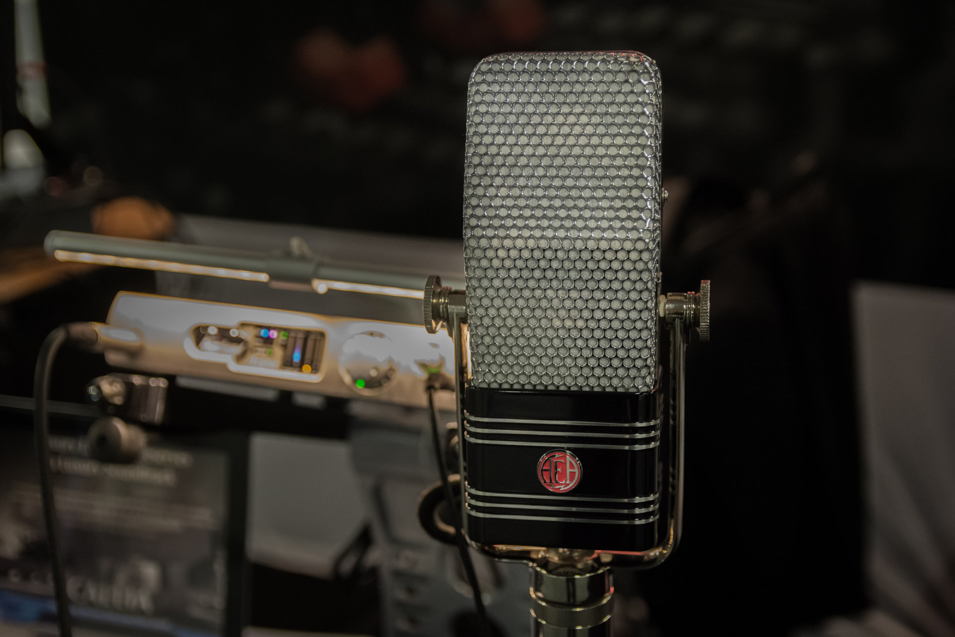 2 of the best budget ribbon microphones - decibel peak