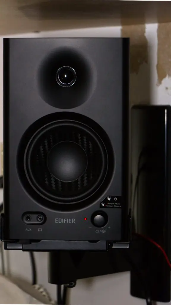 edifier mr 4 studio monitor review - b-tech speaker mounts