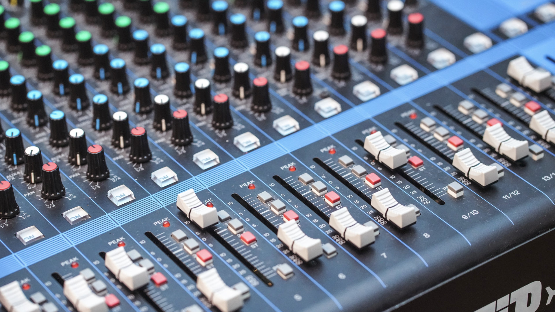 4 best mixing consoles for live performance and studio recording - decibel peak